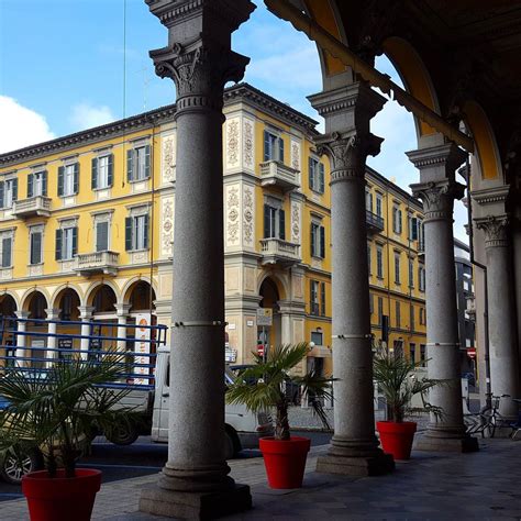 ‭Astrua‬, Piazza Giuseppe Garibaldi 1 15121 Alessandria.